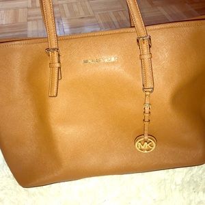 Michael Kors Jet-Set Travel Tote💫❤️